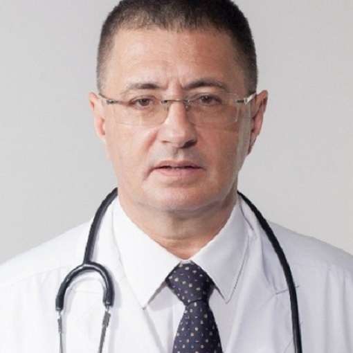 Это сейчас доктор Мясников счастливый и примерный семьянин, но так было не всегд