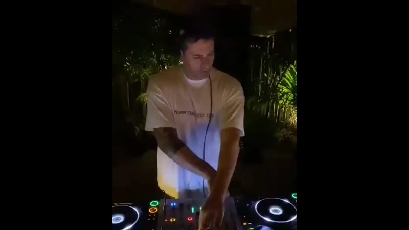 Deep.in.tech-16114388839765.mp4